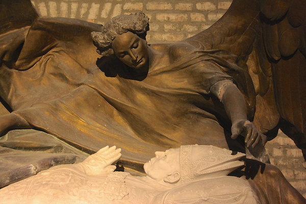 ESZTERGOM.BASILICA-CREEPY.CRYPT