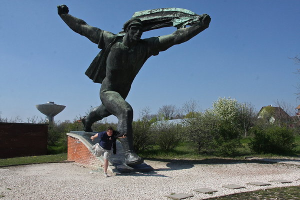 SOCIALIST.STATUE.AND.ME