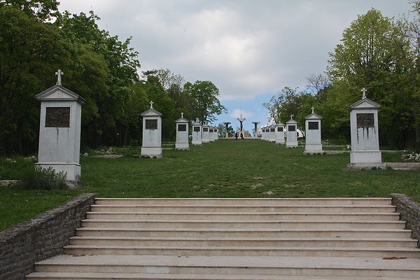 TIHANY-STATIONS.OF.THE. CROSS