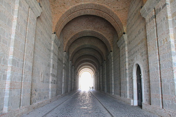 ESZTERGOM.BASILICA.TUNNEL