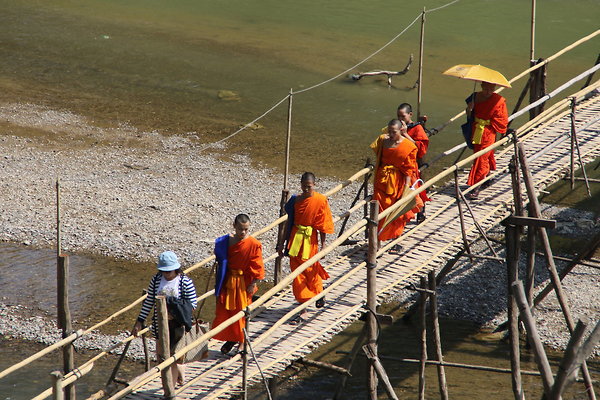 MONKS.ON.THE MOVE