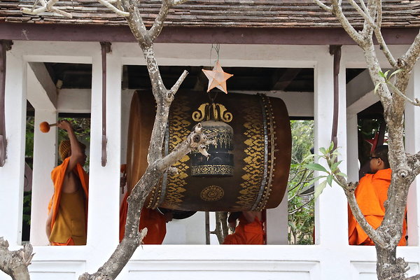 MONKS.DRUMMING