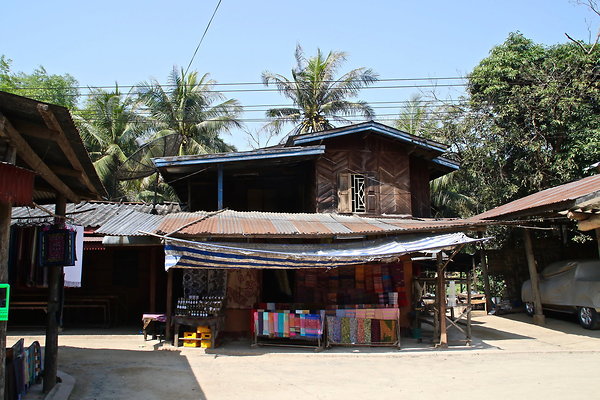 VILLAGE.HOUSE