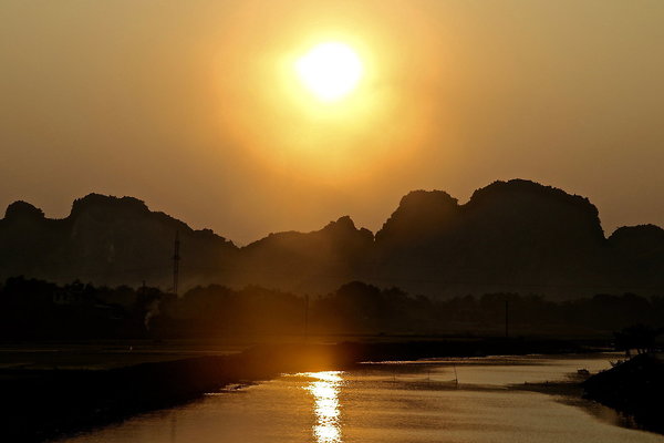 VIETNAM.SUNSET